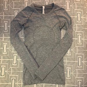 Lululemon Swiftly tech long sleeve in Grey